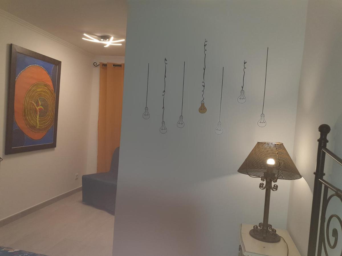 Auberge de jeunesse Terminal 4 *