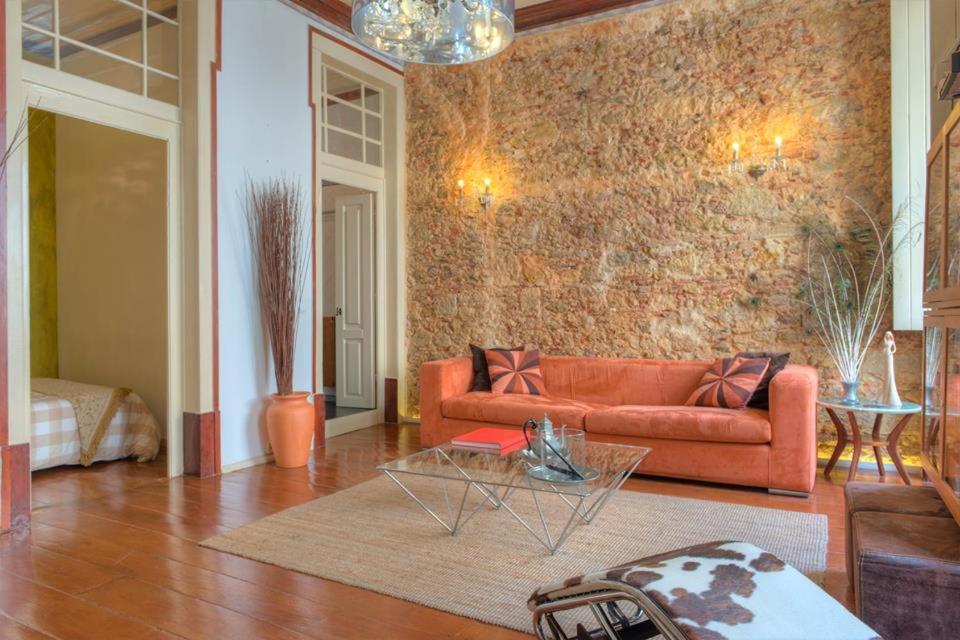 Brand New In Heart Of Apartment *