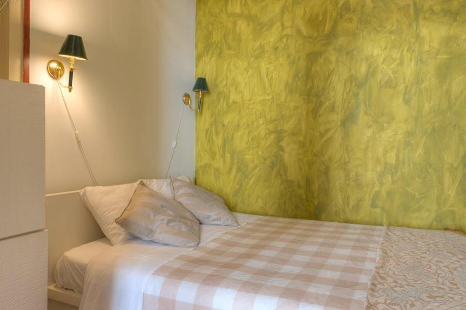 Brand New In Heart Of * Lissabon