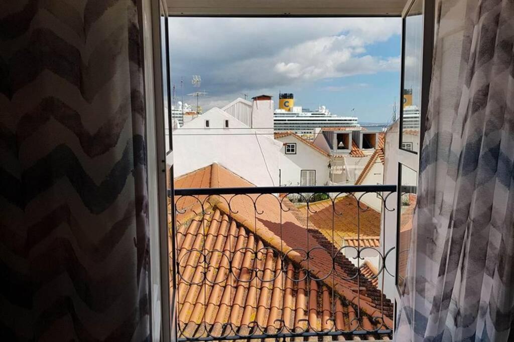 Inloveapartments - Window To Heaven *