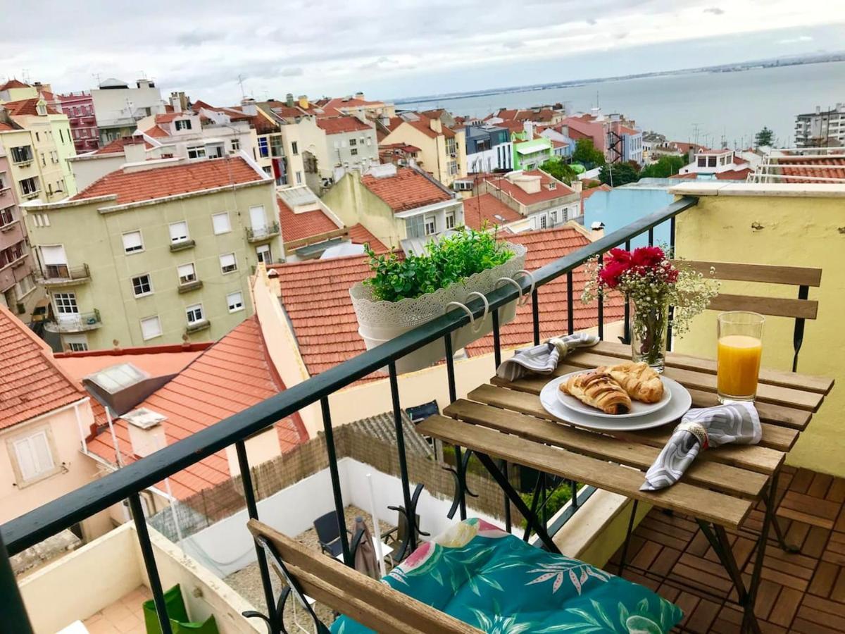 Apartment Comfortable With Balcony And Sea View In 50 M²