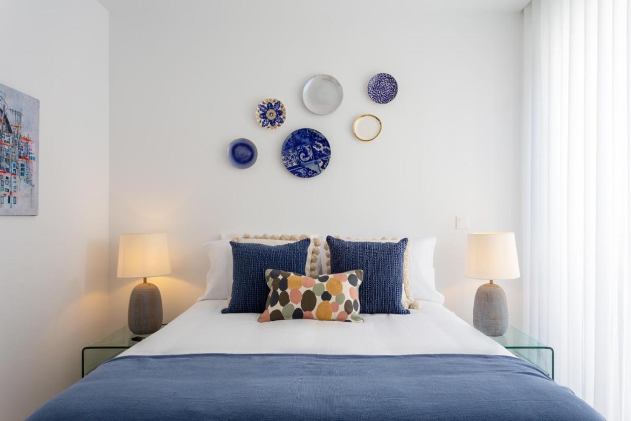 Stupendo- Two Rooms, Patio With Refreshing Pond-center-air Conditioning-free Park Appartement Lissabon