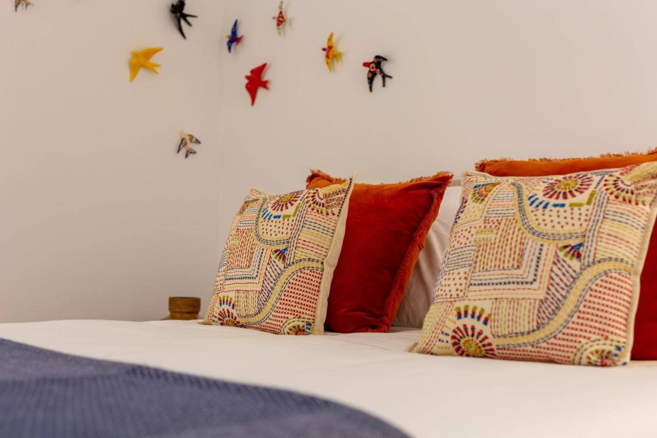 Stupendo- Two Rooms, Patio With Refreshing Pond-center-air Conditioning-free Park * Lissabon
