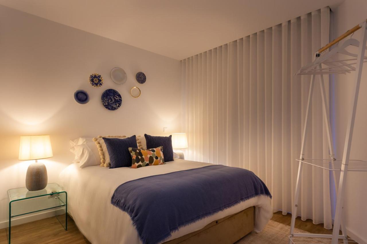 Stupendo- Two Rooms, Patio With Refreshing Pond-center-air Conditioning-free Park Appartement