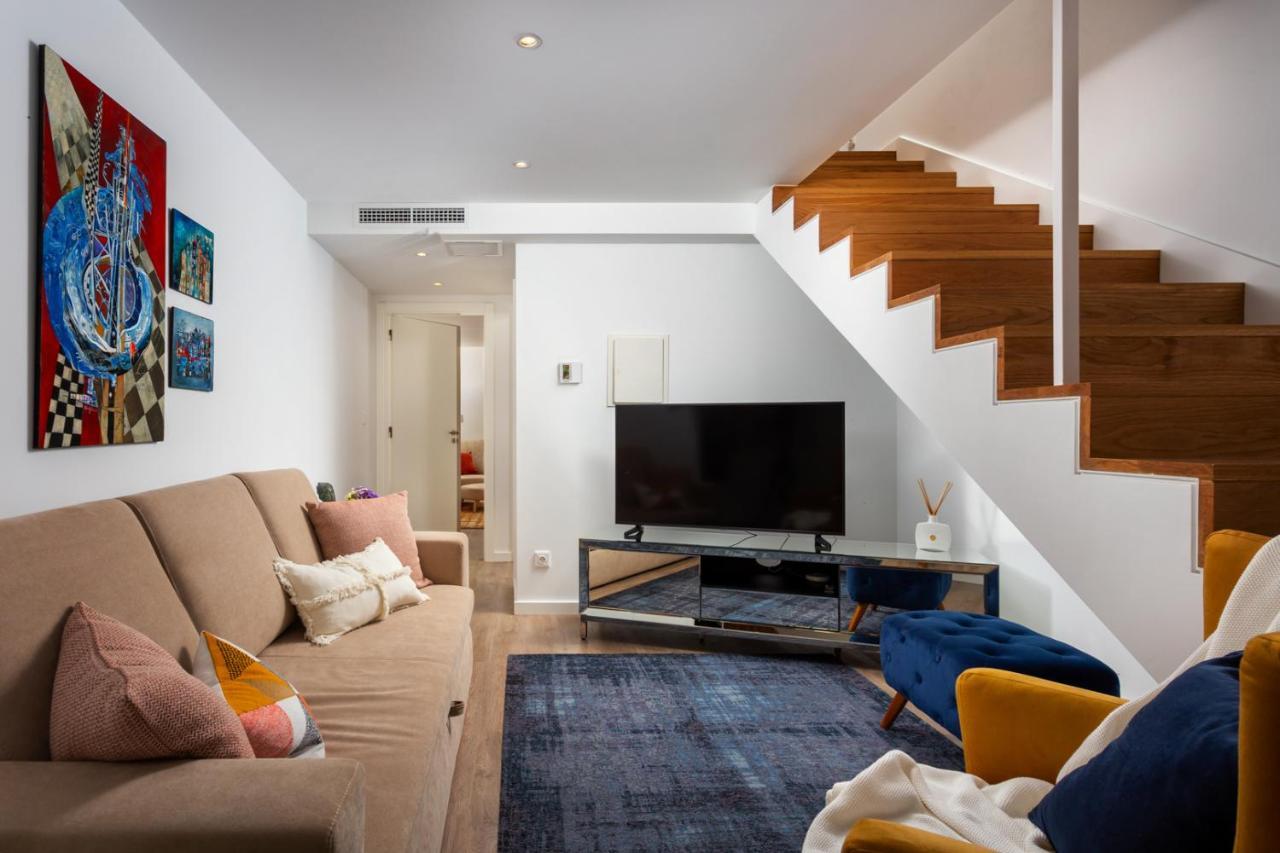 Stupendo- Two Rooms, Patio With Refreshing Pond-center-air Conditioning-free Park Appartement Lissabon