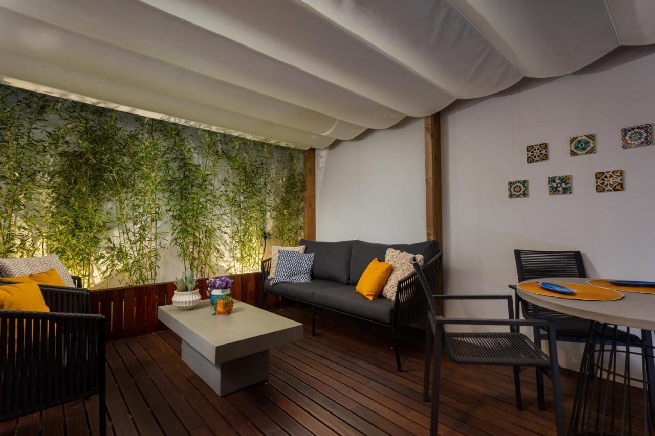 Appartement Stupendo- Two Rooms, Patio With Refreshing Pond-center-air Conditioning-free Park