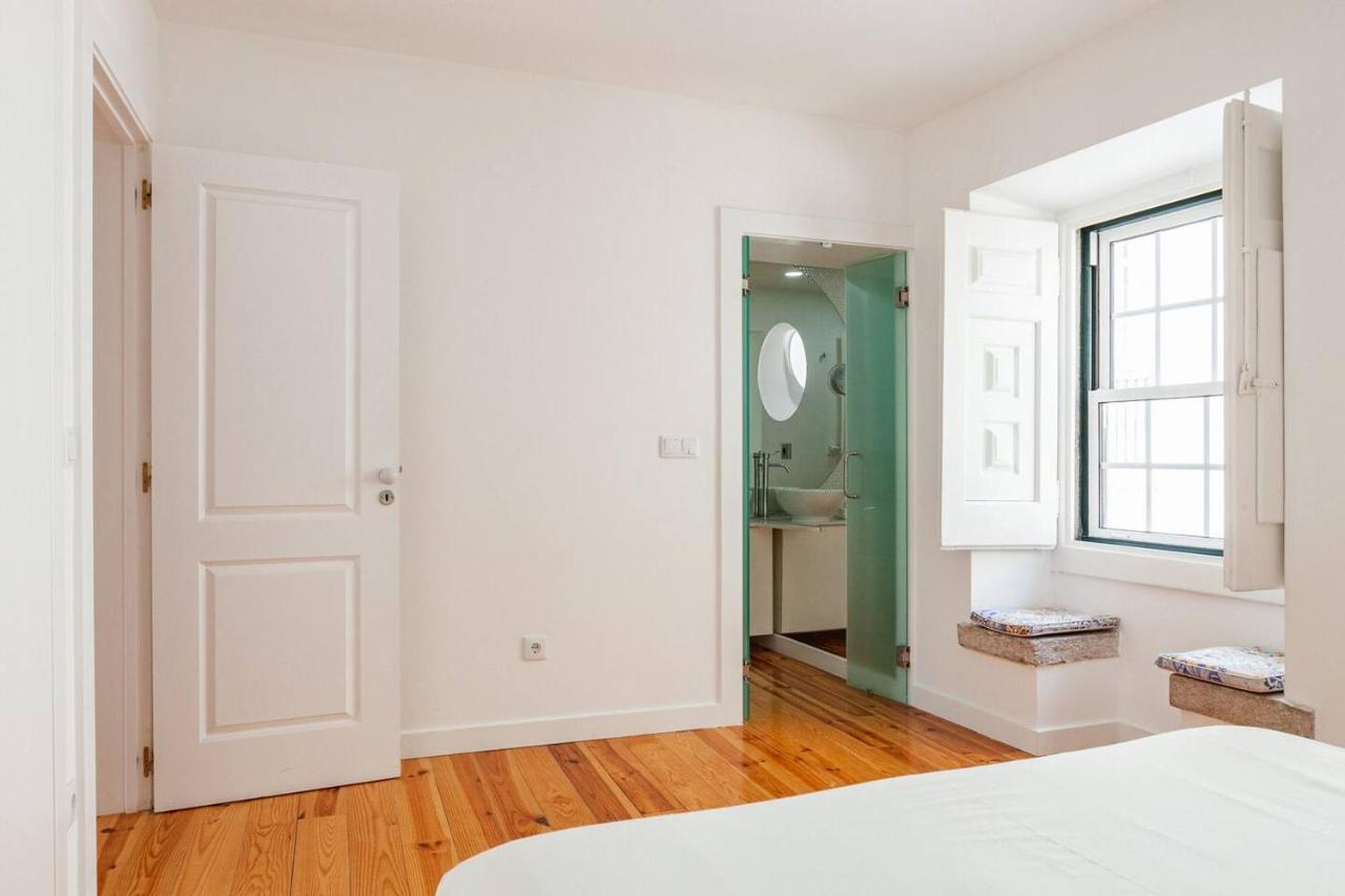 Alfama Delight Panoramic River And Historic Views 3 Bedrooms And 2 Bathrooms Ac 18th Century Building *
