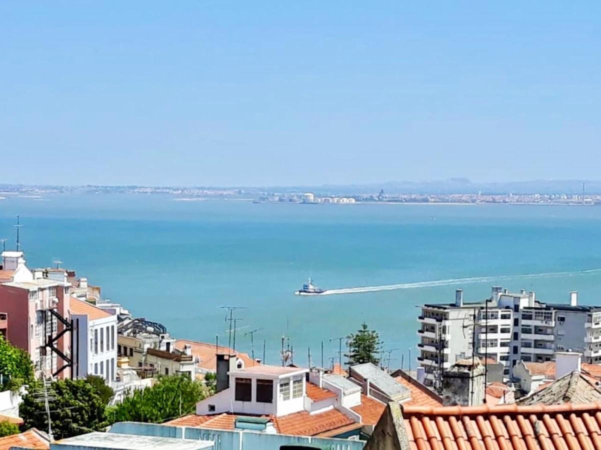 Apartment Comfortable With Balcony And Sea View In 50 M² Lissabon