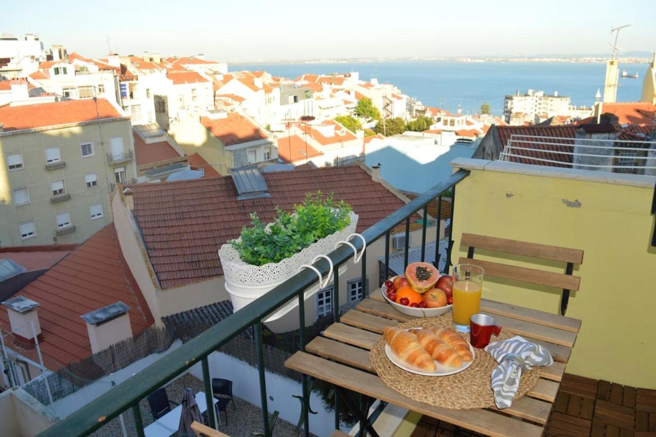 Comfortable With Balcony And Sea View In 50 M² Apartment Lissabon