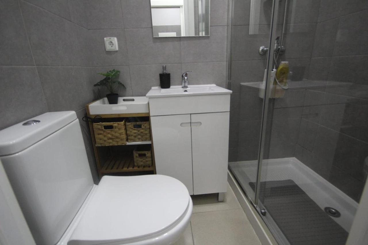 Bordeaux M1 R3 - & Comfortable Double With Private Patio & Shared Bathroom Guest house Lisbon