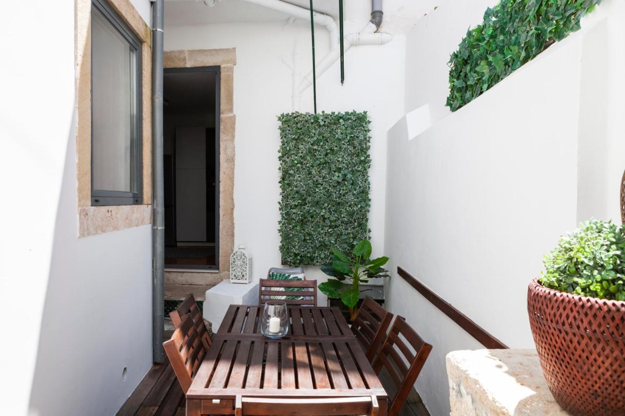 Appartement Alfama Terrace With Authentic Xviii Tiles And Historic Notes 3 Bedrooms & 2 Bathrooms Ac