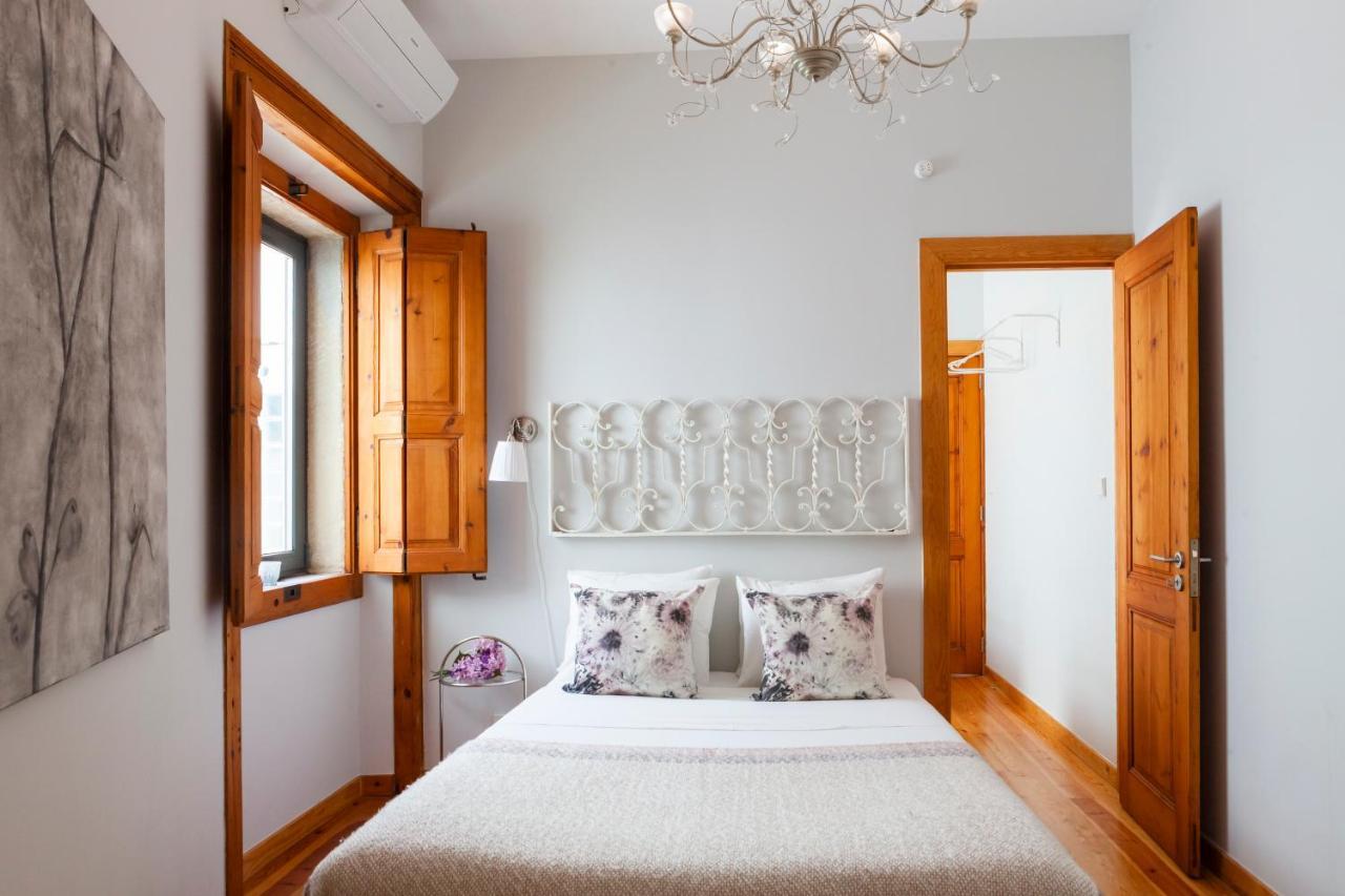 Appartement Alfama Terrace With Authentic Xviii Tiles And Historic Notes 3 Bedrooms & 2 Bathrooms Ac