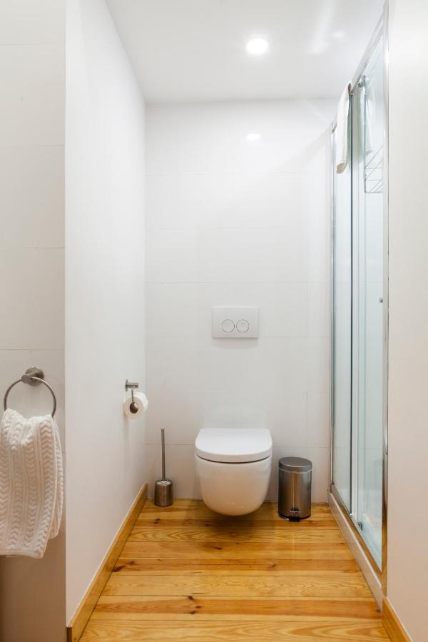 Alfama Terrace With Authentic Xviii Tiles And Historic Notes 3 Bedrooms & 2 Bathrooms Ac Appartement *