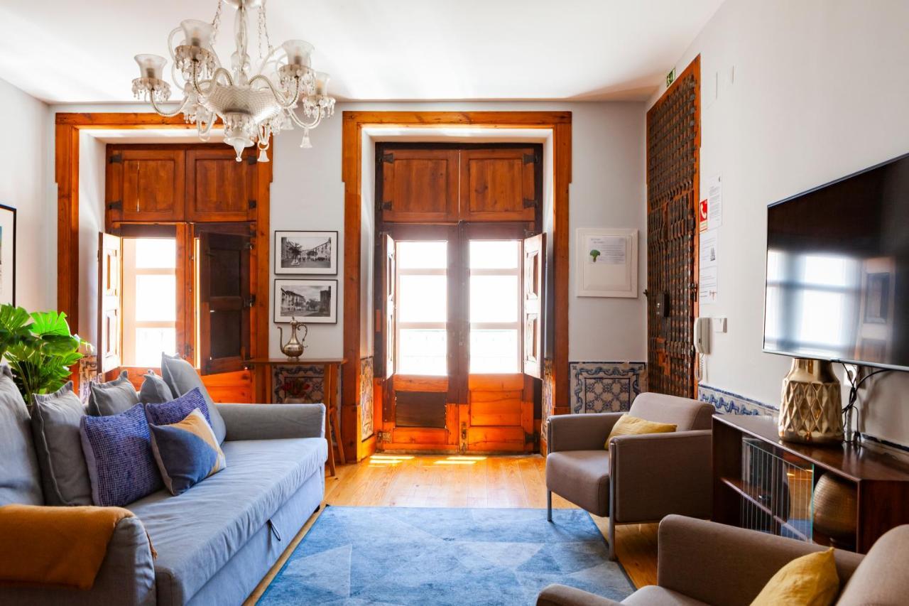 Alfama Terrace With Authentic Xviii Tiles And Historic Notes 3 Bedrooms & 2 Bathrooms Ac Appartement Lisboa