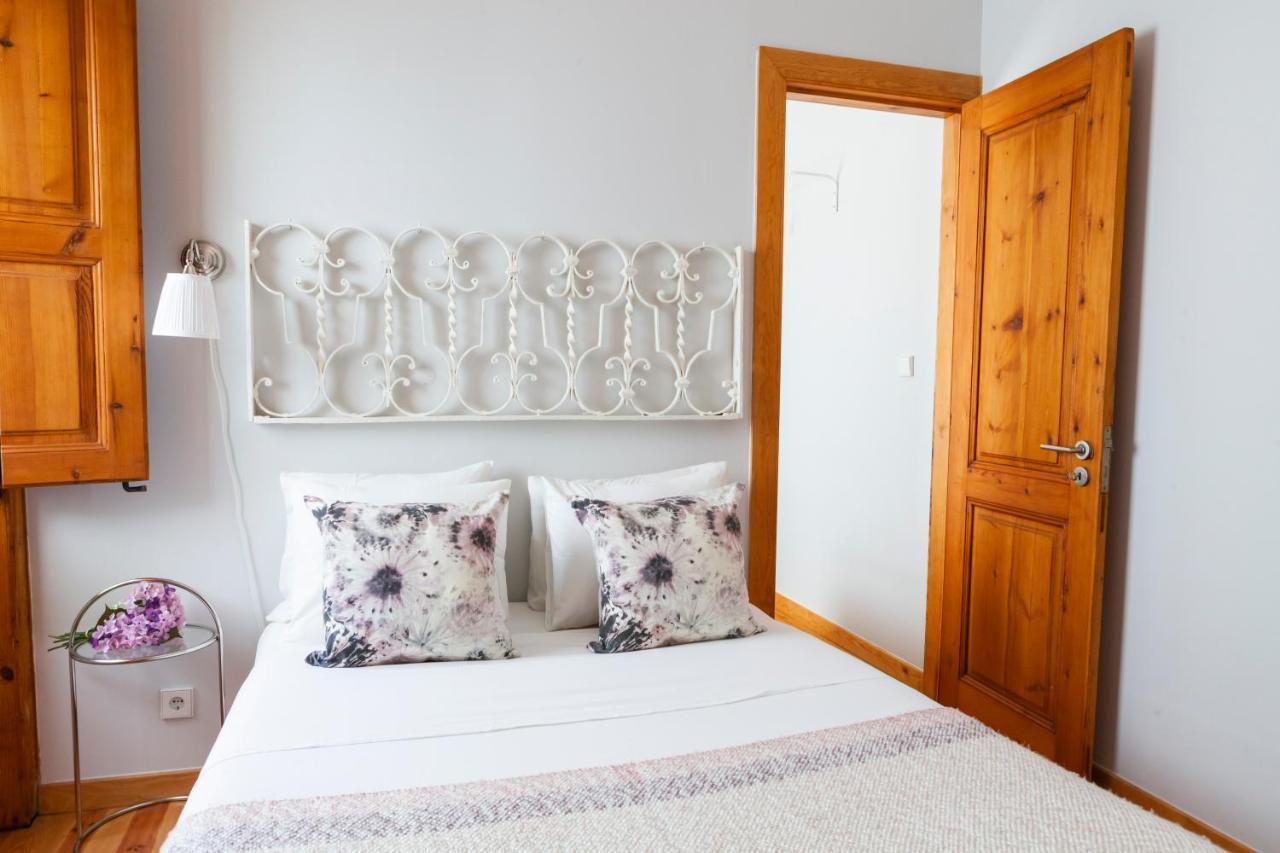 Alfama Terrace With Authentic Xviii Tiles And Historic Notes 3 Bedrooms & 2 Bathrooms Ac Appartement