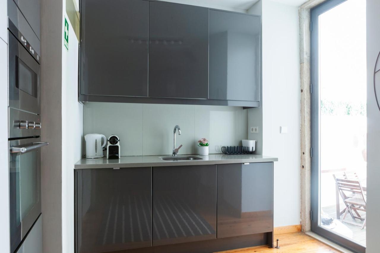 Alfama Terrace With Authentic Xviii Tiles And Historic Notes 3 Bedrooms & 2 Bathrooms Ac * Lisboa