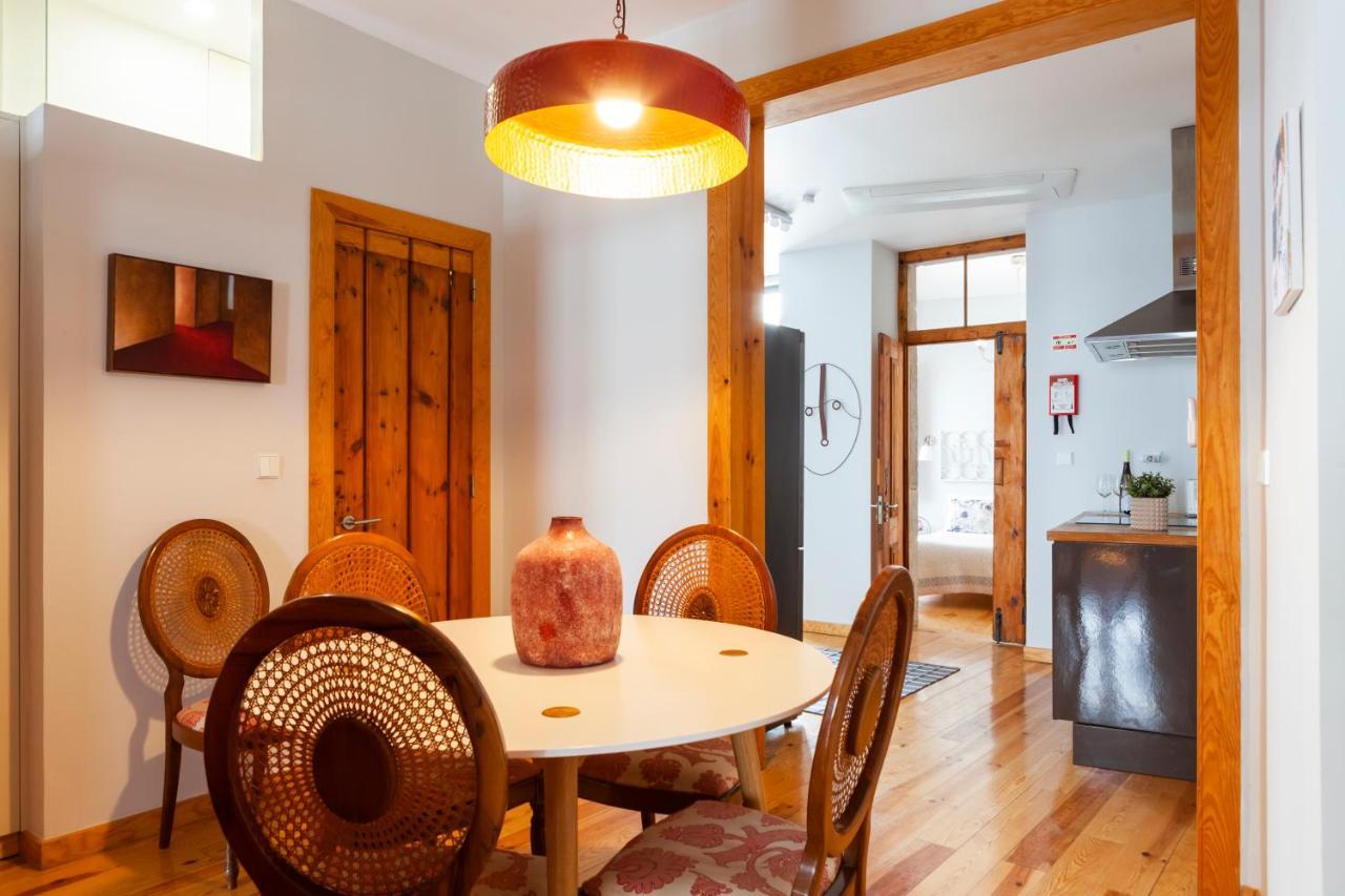 Alfama Terrace With Authentic Xviii Tiles And Historic Notes 3 Bedrooms & 2 Bathrooms Ac Lisboa