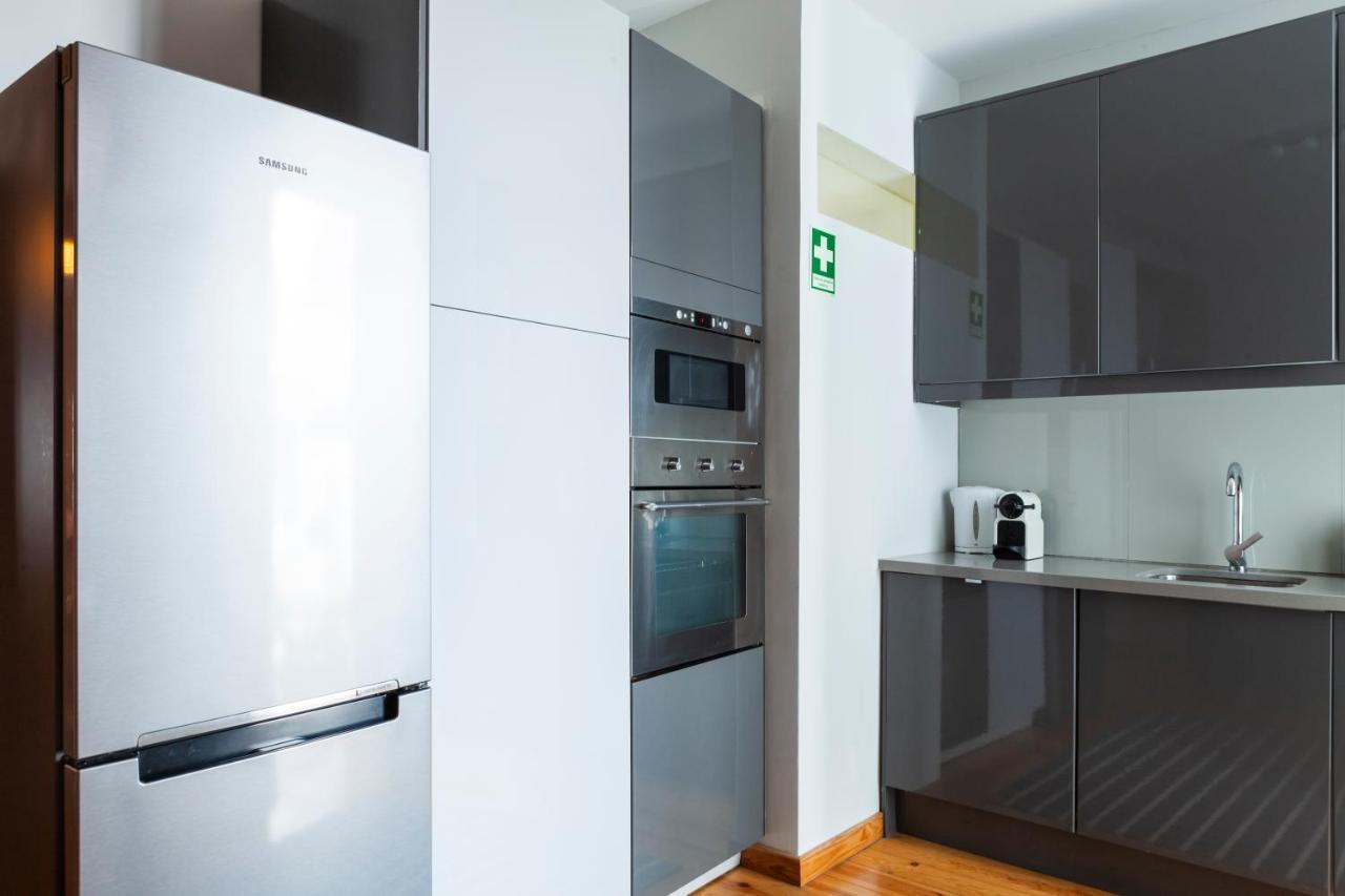 Alfama Terrace With Authentic Xviii Tiles And Historic Notes 3 Bedrooms & 2 Bathrooms Ac Appartement