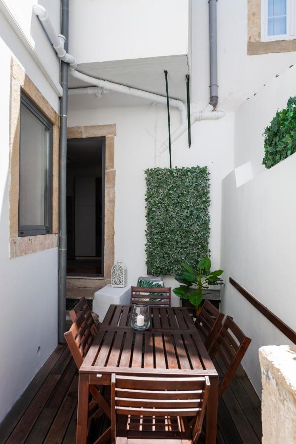 Alfama Terrace With Authentic Xviii Tiles And Historic Notes 3 Bedrooms & 2 Bathrooms Ac Lisboa