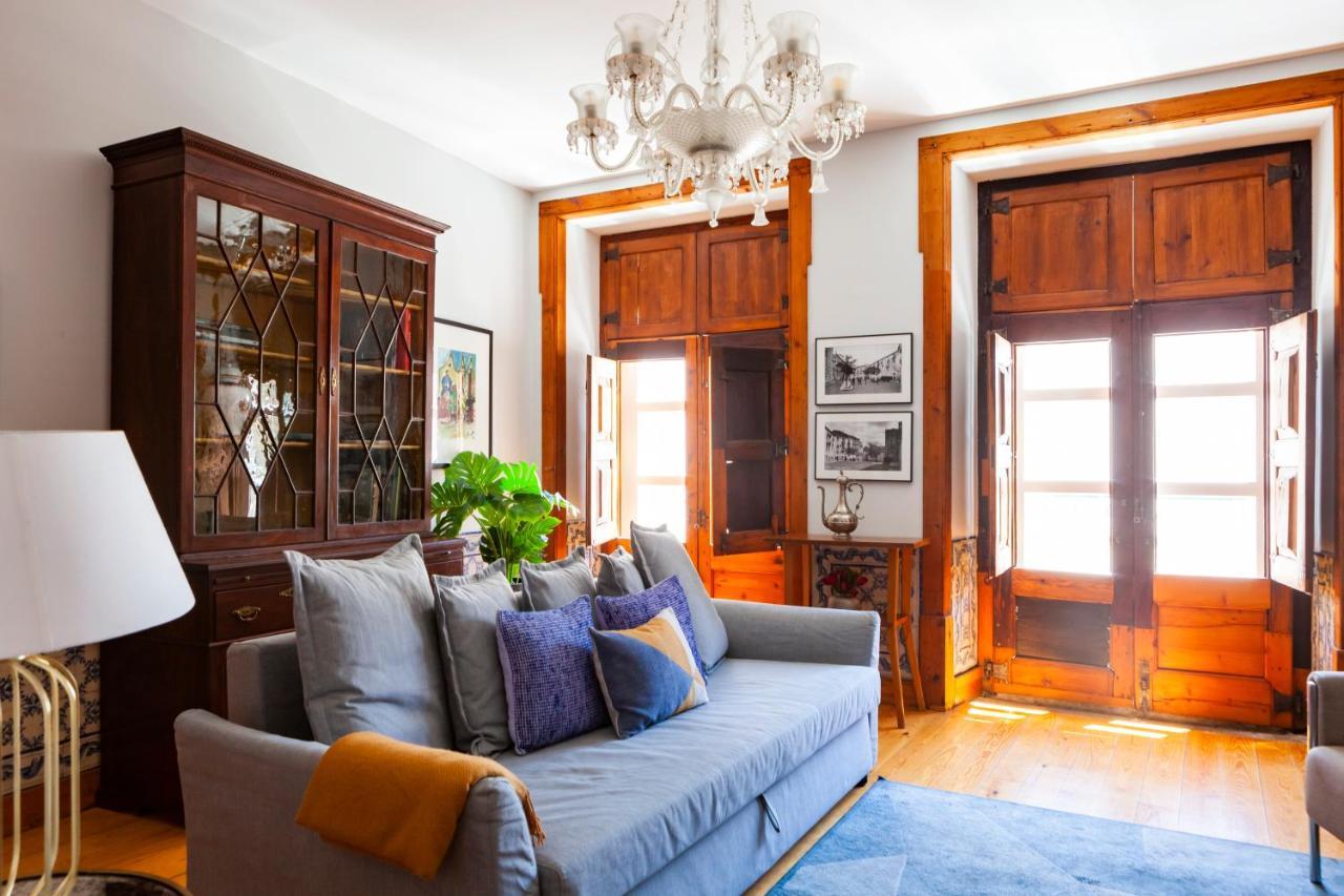 Appartement Alfama Terrace With Authentic Xviii Tiles And Historic Notes 3 Bedrooms & 2 Bathrooms Ac