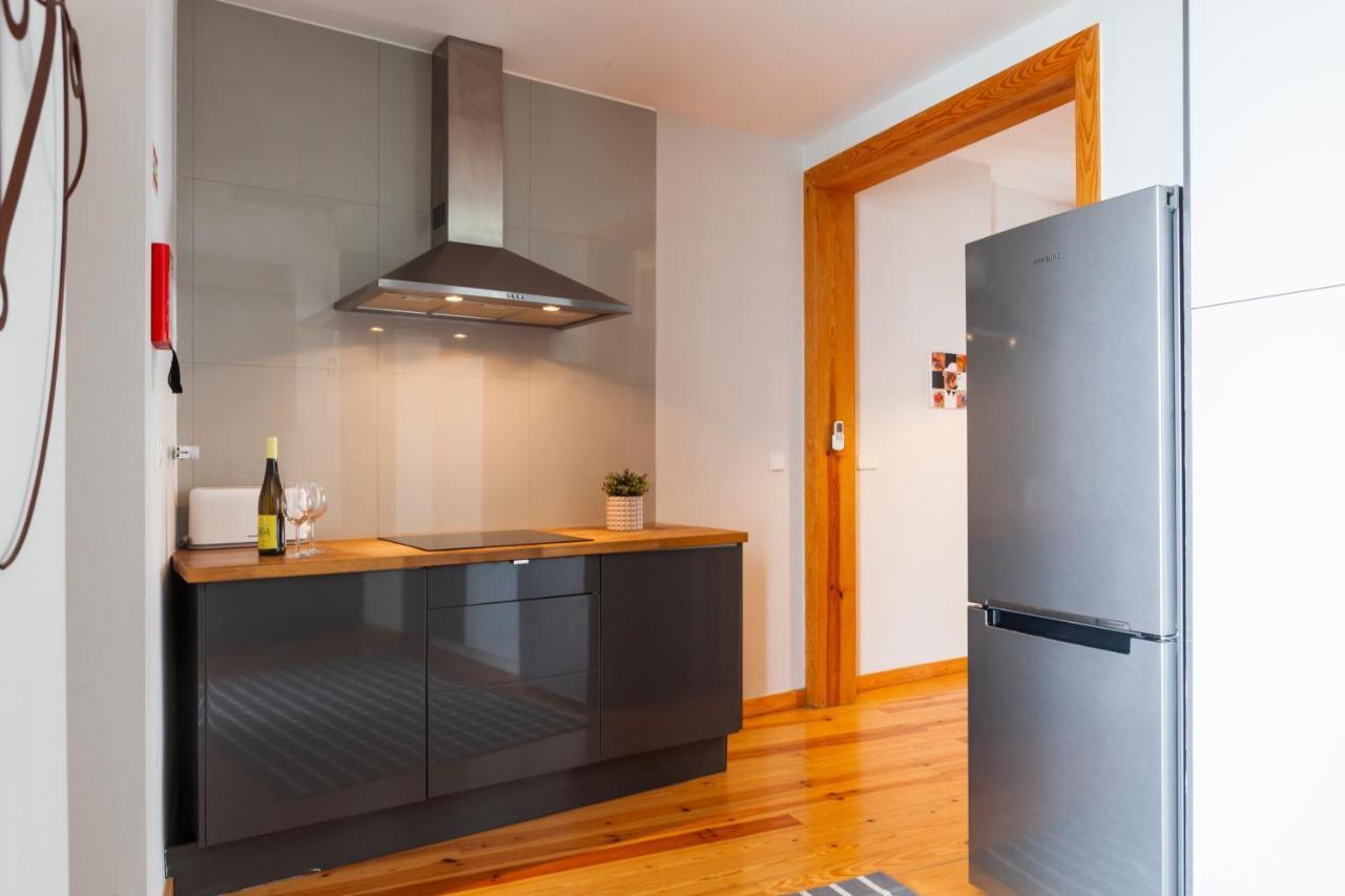 Alfama Terrace With Authentic Xviii Tiles And Historic Notes 3 Bedrooms & 2 Bathrooms Ac Appartement Lisboa