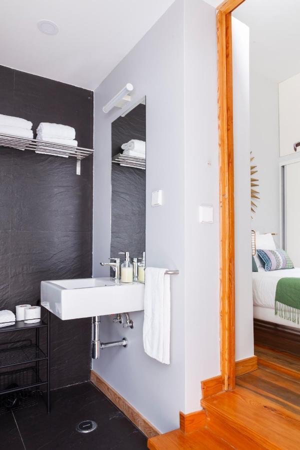 Alfama Terrace With Authentic Xviii Tiles And Historic Notes 3 Bedrooms & 2 Bathrooms Ac Appartement
