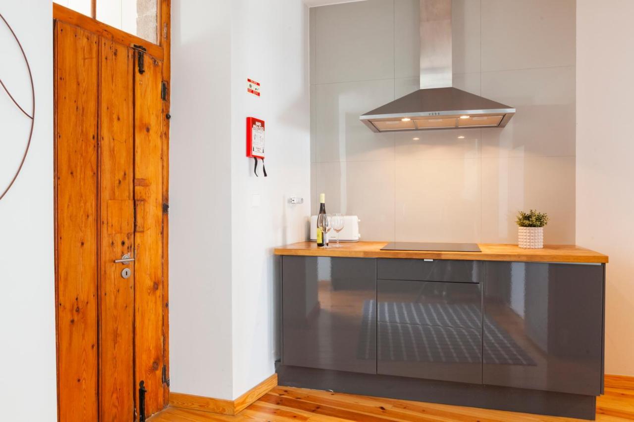Appartement Alfama Terrace With Authentic Xviii Tiles And Historic Notes 3 Bedrooms & 2 Bathrooms Ac *