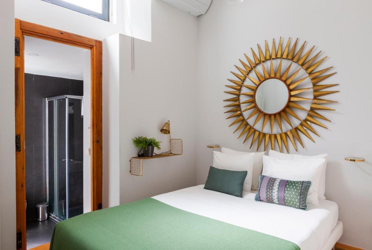 Alfama Terrace With Authentic Xviii Tiles And Historic Notes 3 Bedrooms & 2 Bathrooms Ac Lisboa