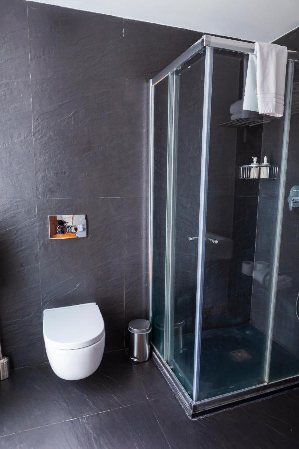 Appartement Alfama Terrace With Authentic Xviii Tiles And Historic Notes 3 Bedrooms & 2 Bathrooms Ac Lisboa