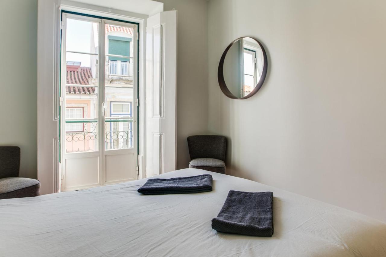 Spacious, Bright And Newly Renovated 2 Bedroom Apartment, Historical Center, Madragoa * Lissabon