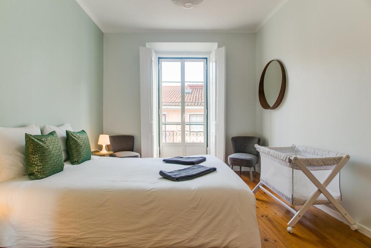 Apartment Spacious, Bright And Newly Renovated 2 Bedroom Apartment, Historical Center, Madragoa Lissabon