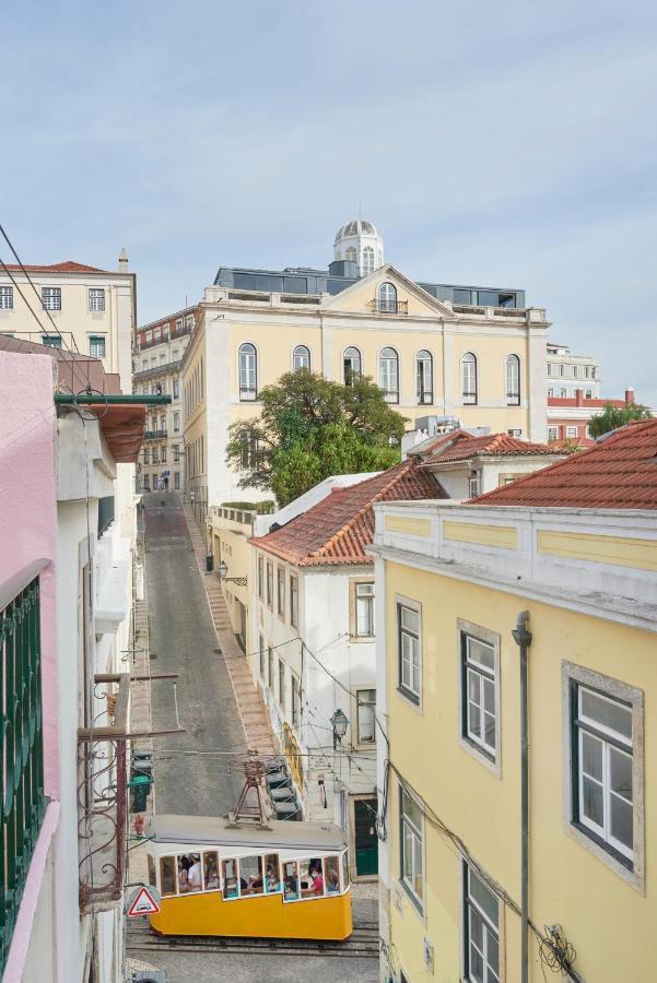 Fantastic With Balcony In Bica * Lisboa