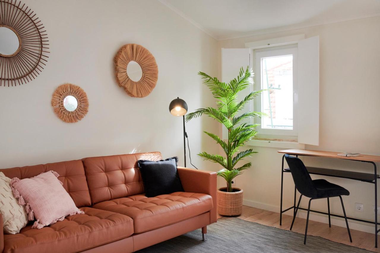 Fantastic With Balcony In Bica Apartamento *
