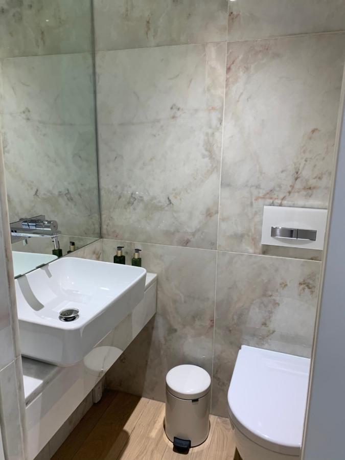 New!! Luxury Avenida Da Liberdade Flat- With Rooftop And Pool Appartement Lisboa