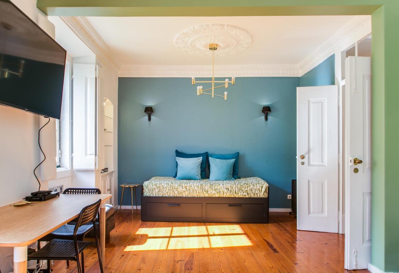 Spacious, Bright And Newly Renovated 2 Bedroom Apartment, Historical Center, Madragoa * Lissabon