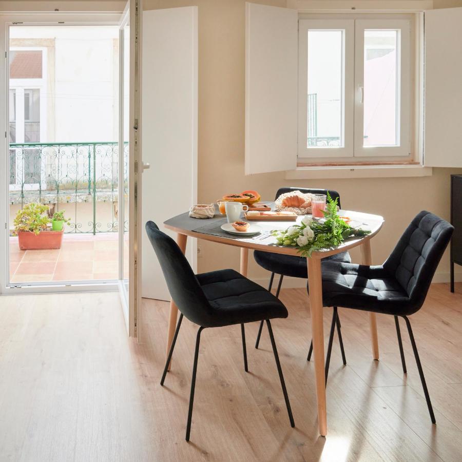 Fantastic With Balcony In Bica Apartamento *
