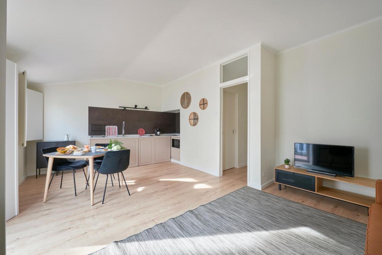 Fantastic With Balcony In Bica Apartamento