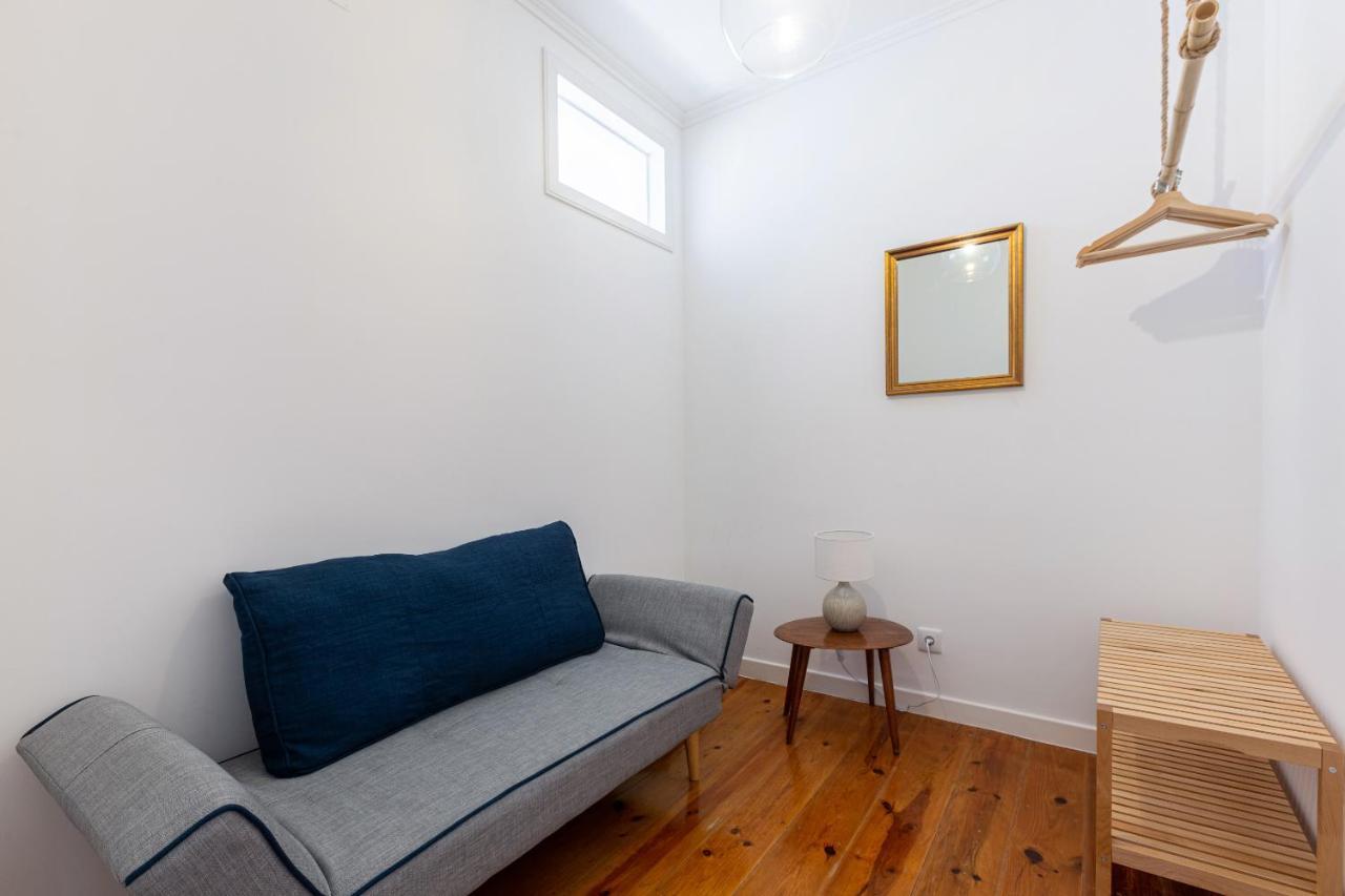 White & Blue Vintage In Graca Apartment