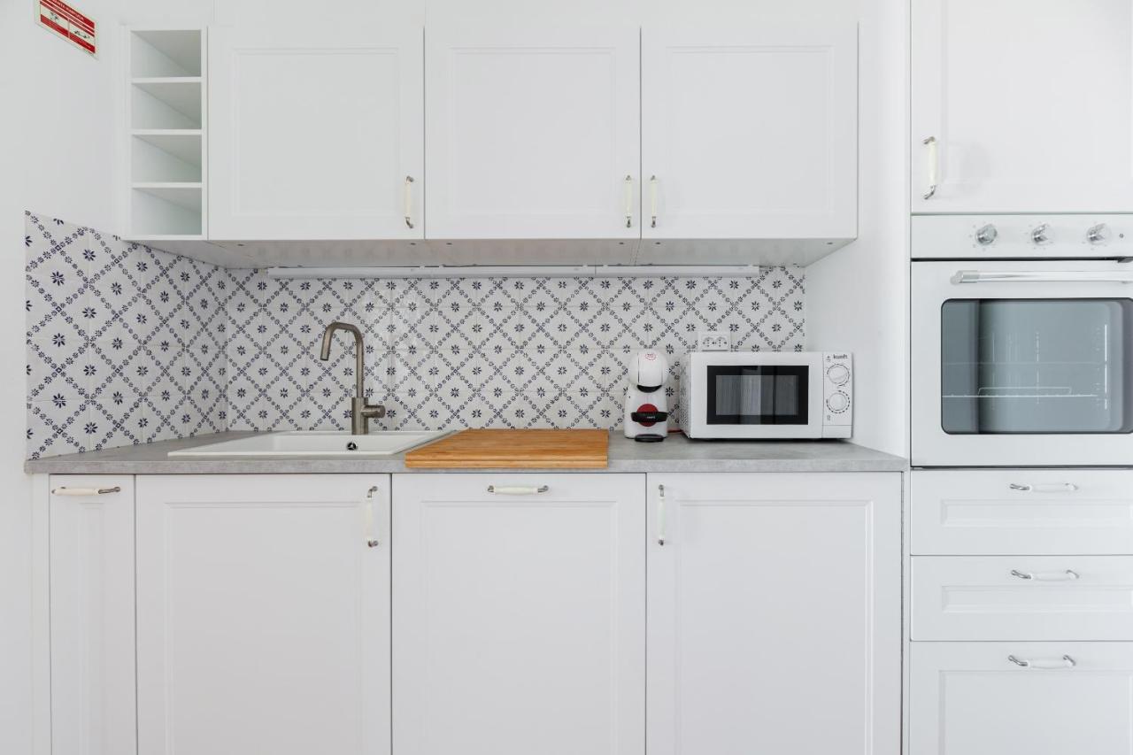 White & Blue Vintage In Graca Apartment Lissabon