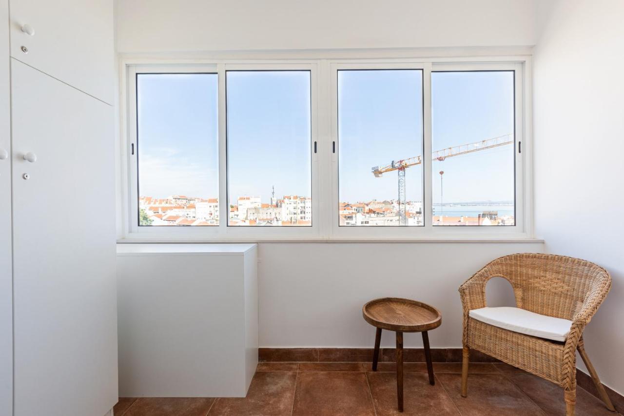 White & Blue Vintage In Graca Apartment *
