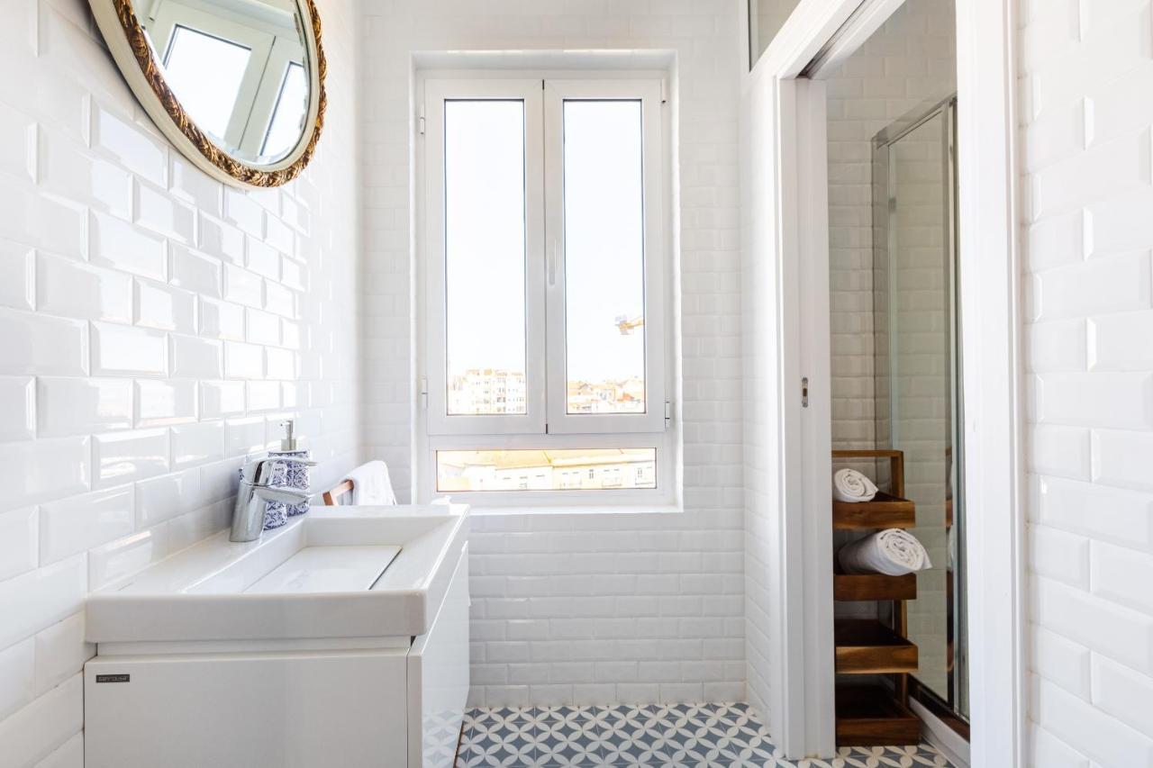 White & Blue Vintage In Graca Apartment Lissabon