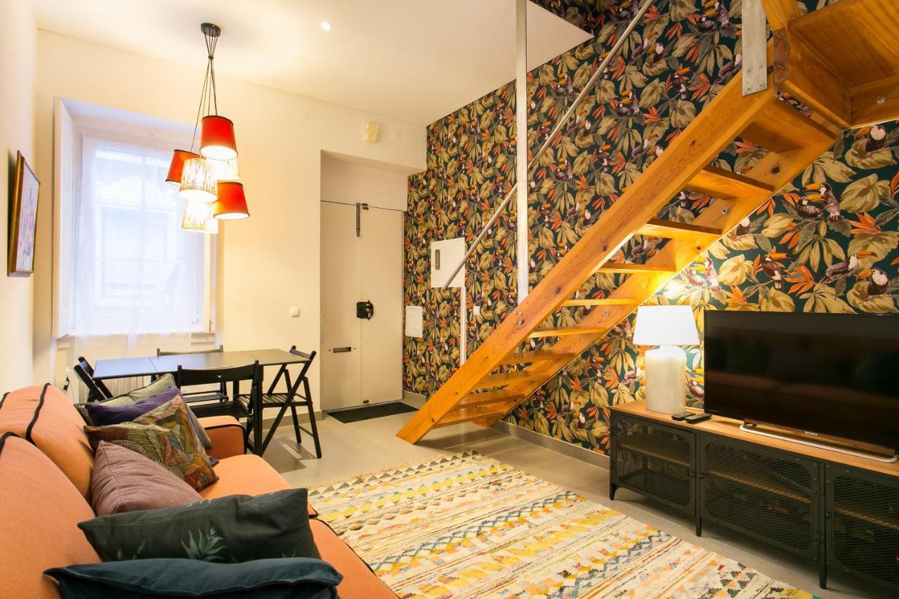 Beautiful House With Patio In Heart! Lissabon