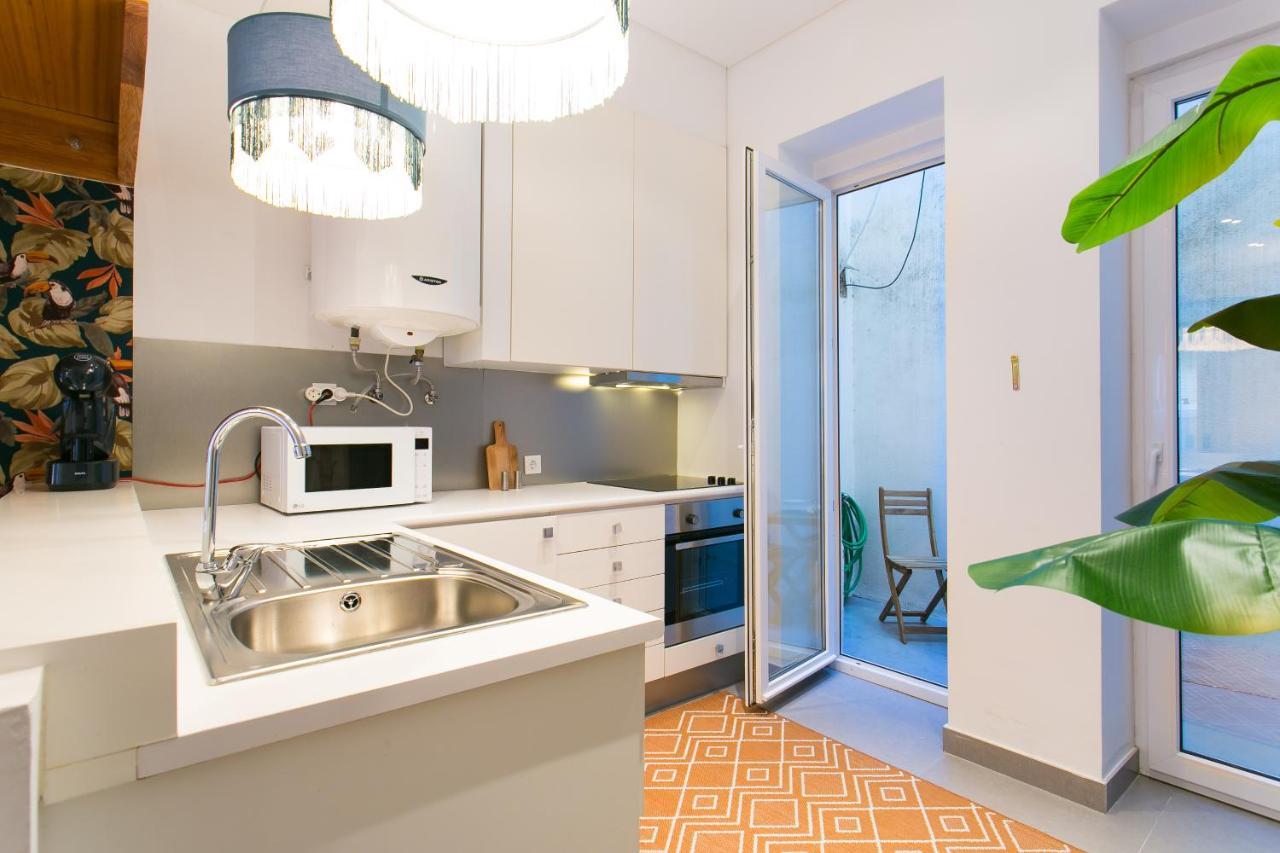 Beautiful House With Patio In Heart! Lissabon
