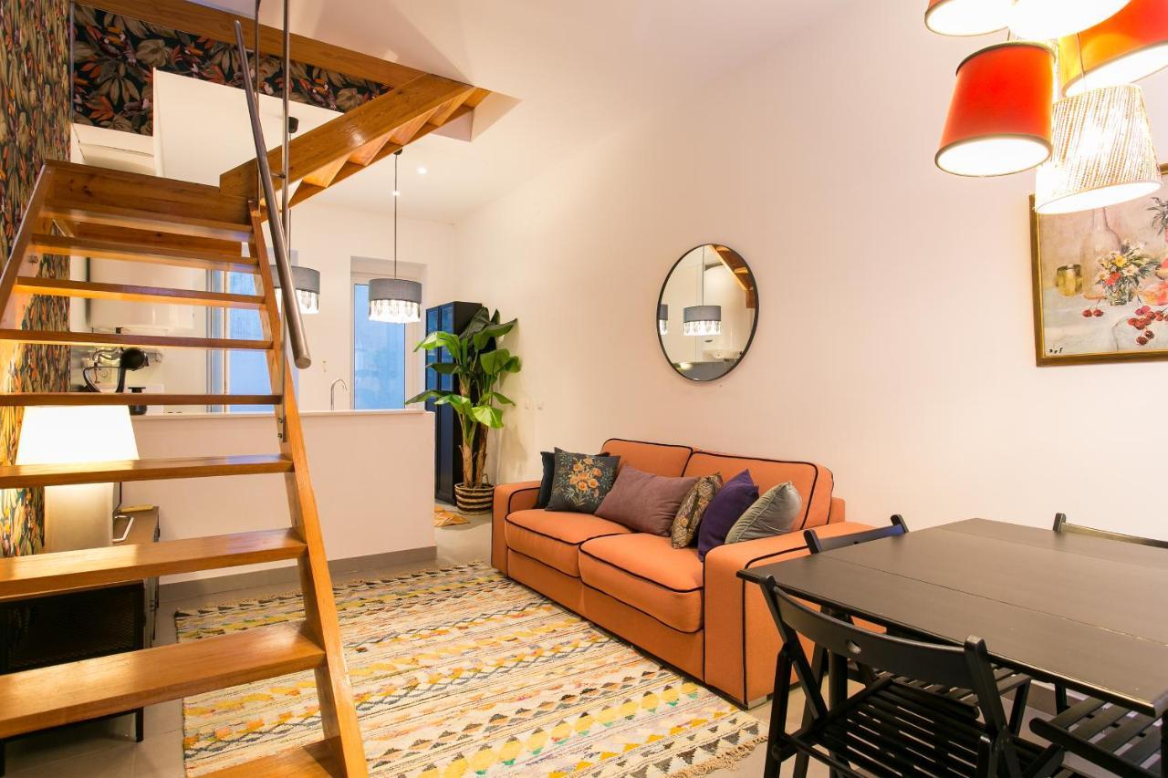Beautiful House With Patio In Heart! Lissabon