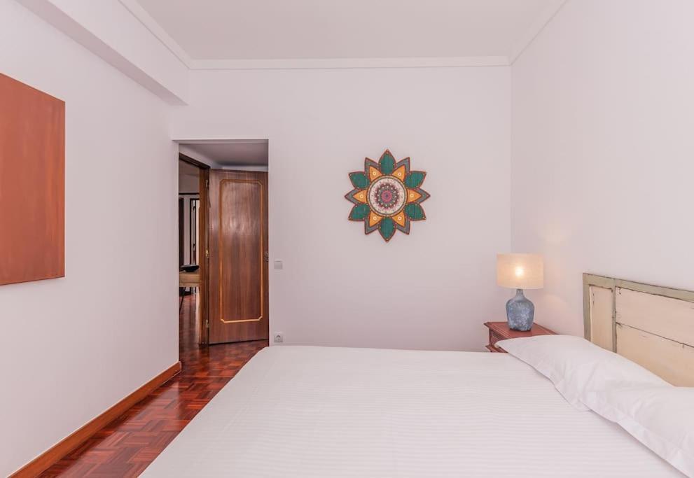 Cozy 3 Bedroom In Front Of The Subway * Lissabon