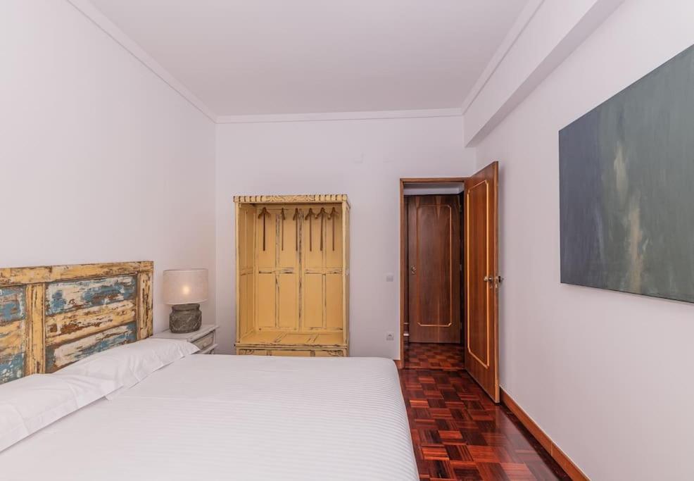 Cozy 3 Bedroom In Front Of The Subway Apartment Lissabon
