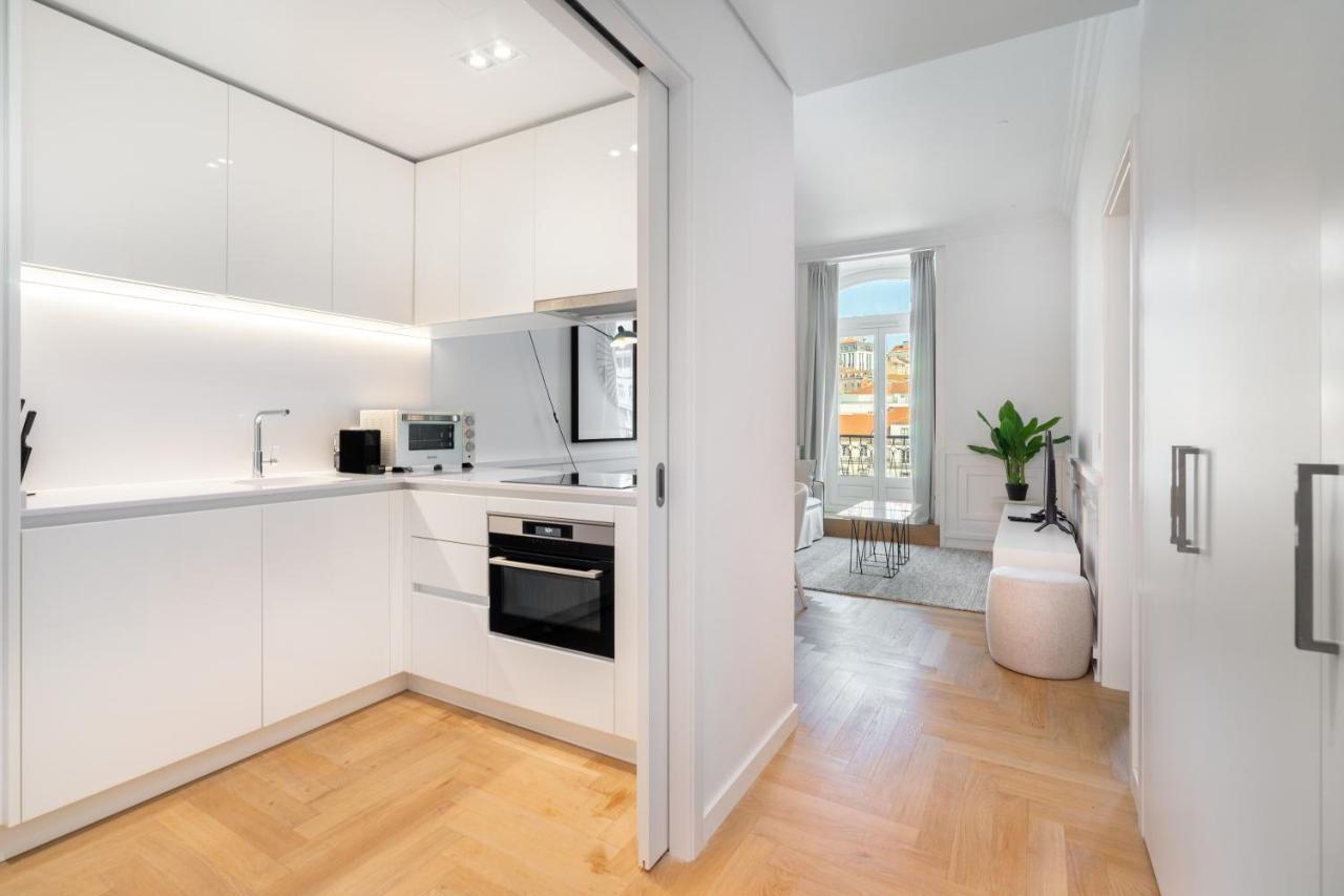 Whome The Boulevard Prime Location With Ac & Elevator Apartment *
