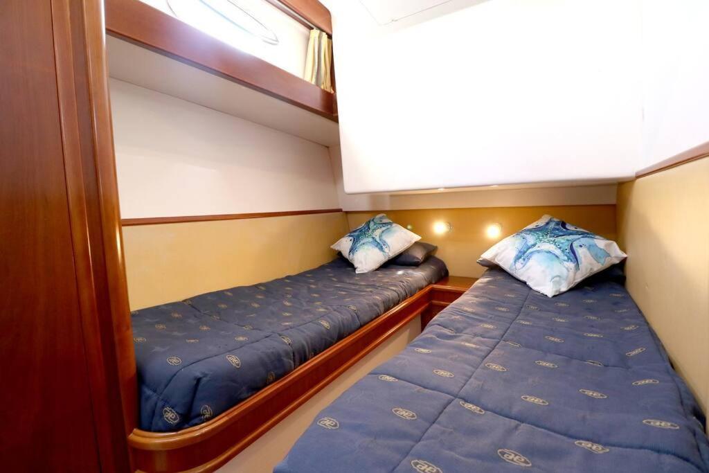 Private Yacht, We Our Guests Botel Lisbon