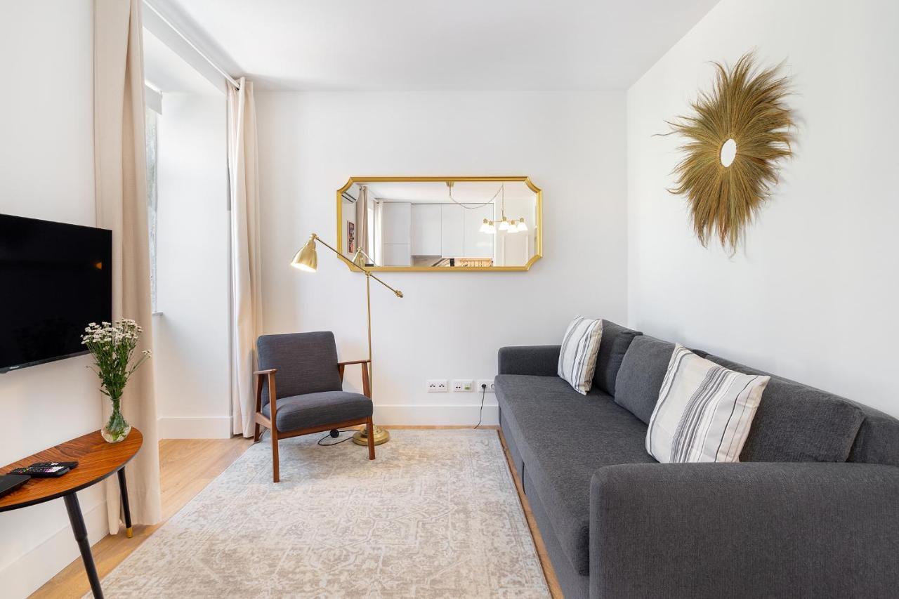 Modern By Soulplaces Apartment