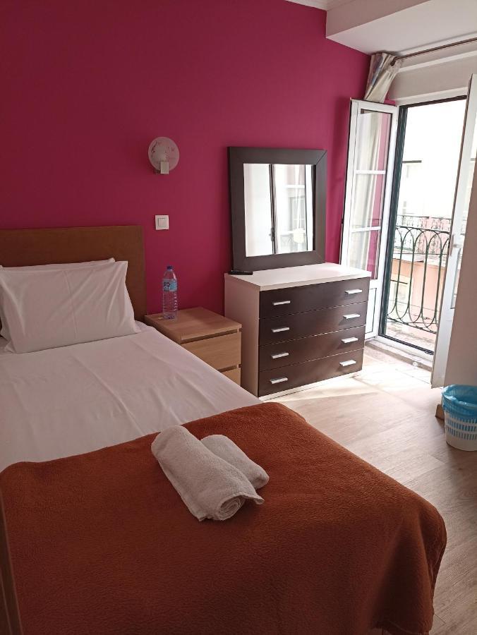 Casa de hóspedes Martim Moniz 28 *